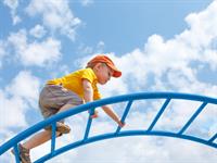 Shutterstock_427814158_kid climbing_bērns rāpjas.jpg