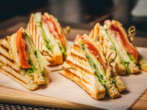 Shutterstock_365116274_sandwich_sendviči.jpg