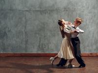 Shutterstock_2029242401_Viennese waltz_Vīnes valsis.jpg