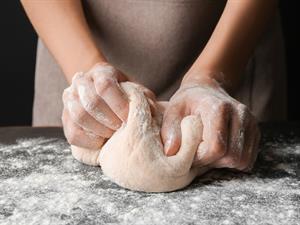 samīci mīklu knead dough.jpg