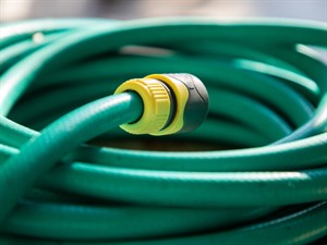 Shutterstock_2367280051_hose_šļūtene.jpg