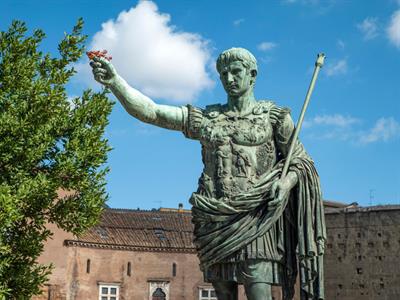 SvetlanaVV Shutterstock_Augustus statue Rome_Augusta Oktiviāna statuja Romā.jpg
