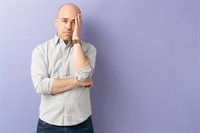 shutterstock_1737505376_bald man_plikpaurains vīrietis.jpg