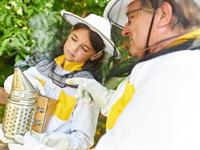 Shutterstock_2360485655_girl with grandfather_meitene ar vectēvu.jpg