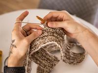 Shutterstock_2423701655_crocheting_tamborēšana.jpg