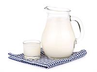 Shutterstock_136862387_milk_piens.jpg