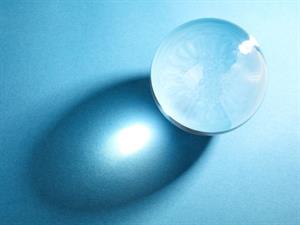 Shutterstock_2434592567_glass ball_stikla bumba.jpg