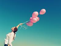 Shutterstock_176813414_girl with balloons_meitene ar baloniem.jpg