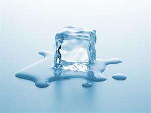 shutterstock_216629227_ice cube melting_ledus kubs kūst.jpg
