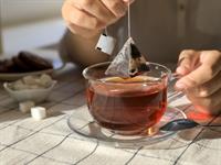 Shutterstock_2232887661_tea_tēja.jpg
