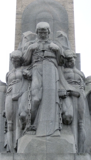 a_Brīvības_piemineklis-Važu_rāvēji.png
