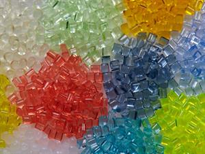 Shutterstock_2273176783_colored plastic_krāsots plastiks.jpg