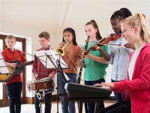 Shutterstock_1189558246_music lesson_mūzikas stunda.jpg