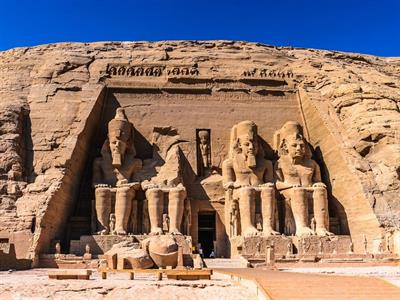 z17506556V,Egipt--Abu-Simbel--W-Abu-Simbel-potezny-wladca-z-V.jpg
