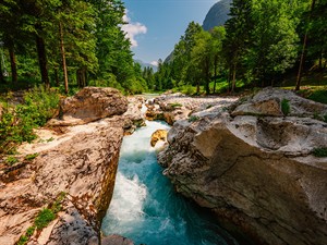 shutterstock_2693002973_river in Slovenia_upe Slovēnijā.jpg
