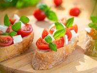 Shutterstock_2447915841_bruschetta.jpg