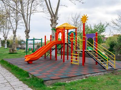 Shutterstock_1697720770_playground_rotaļu laukums.jpg