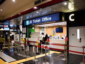 Anirut Thailand Shutterstock_ticket office_biļešu kase.jpg