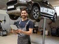 shutterstock_2492171503_mechanic_mehāniķis.jpg
