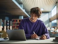 shutterstock_2437576329_exam_eksāmens.jpg