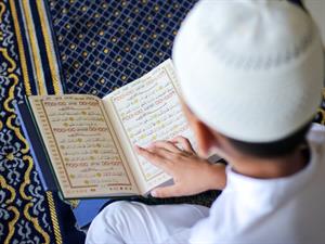 Habs Photography Shutterstock_reading Quran_lasa Karānu.jpg