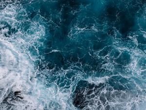 Shutterstock_755022088_waves_viļņi (1).jpg