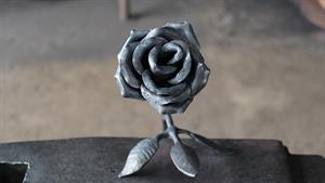 metāla roze1.jpg