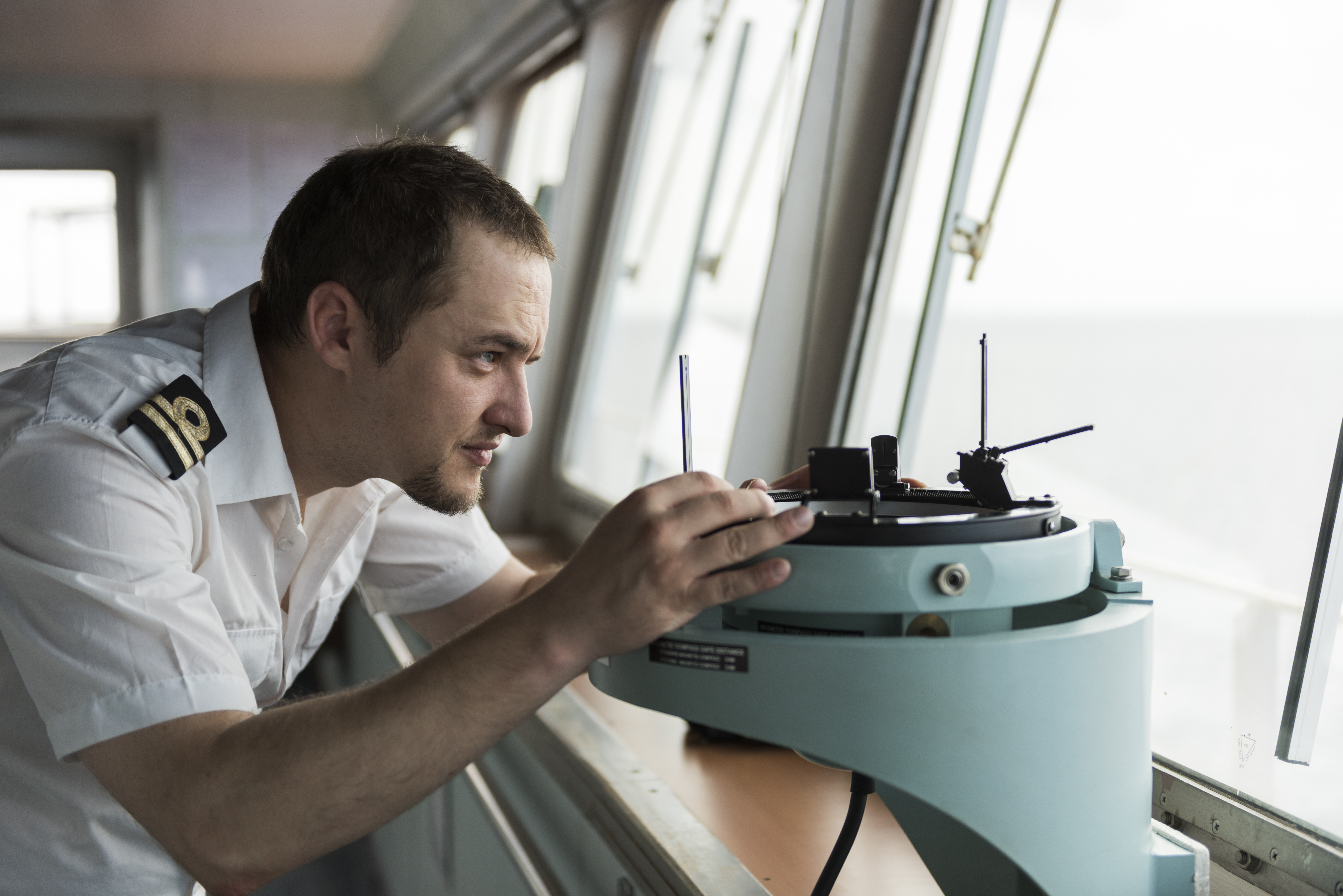 Shipping officer. Уильямс помощник капитана корабля. Старший помощник командира корабля. Стефанов командир корабля. Deck Officer.