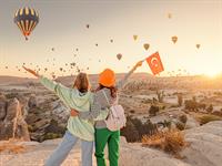 shutterstock_2272105599_friends travel_draugi ceļo.jpg