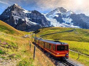 Shutterstock_461815849_train_vilciens.jpg