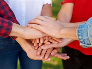 Shutterstock_739609588_hands_rokas.jpg