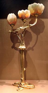 309 httpscommons.wikimedia.orgwikiFileAntonin_daum_e_louis_majorelle,_lampade_a_tre_braccia_magnolia,_1903,_01.jpg.jpg