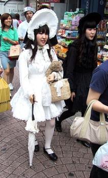 93 Gothic_lolita_takeshita_street.jpg