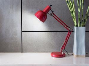 Shutterstock_199998224_red lamp_sarkana lampa.jpg