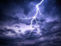 Shutterstock_272185115_thunderstorm lightning_negaiss zibens.jpg