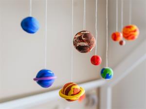 Shutterstock_2018770757_solar system model_saules sistēmas modelis.jpg