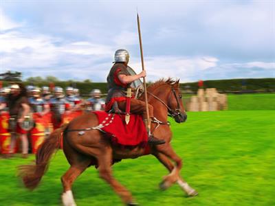 Shutterstock_1771726_ancient rome solider on horse_senās romas kareivis uz zirga.jpg
