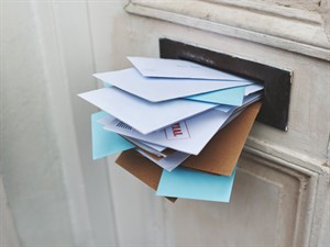 Shutterstock_2460913623_letters_vēstules.jpg