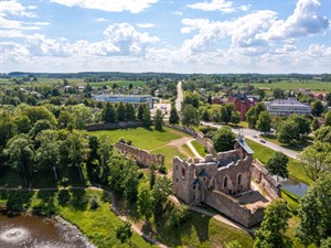 Shutterstock_2416830689_ruins of Dobele castle_Dobeles pils pilsdrupas (1).jpg