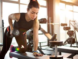 Shutterstock_401309230_woman in gym_sieviete sporta zālē.jpg