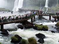 Dado Photos Shutterstock_Iguazu falls_Iguazu ūdenskritums.jpg