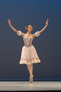 400px-Wilma_Haydee_Giglio_-_Coppelia,_Swanilda-Prix_de_Lausanne_2010-4.jpg