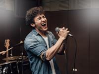 Shutterstock_648996148_sing_dziedāt.jpg