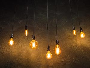 shutterstock_2439069133_light bulbs_spuldzītes.jpg