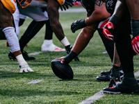 Christopher Lyzcen Shutterstock_American football players_Amerikas futbola futbolisti.jpg