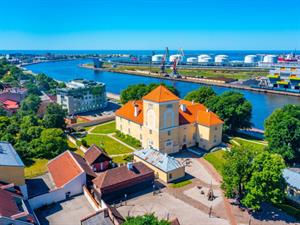 Shutterstock_2436285287_castle_of_Livonian_order_in_Ventspils_Livonijas_ordeņa_pils_Ventspilī.jpg