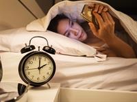 Shutterstock_653818831_staying up late_vēlu neguļ.jpg