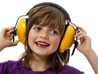 Shutterstock_119716693_kid in hearing protection_bērns ausu aizsargos.jpg