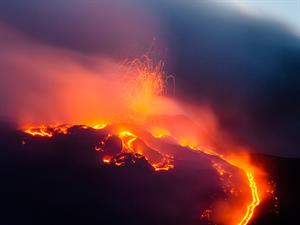 shutterstock_238936939_volcano eruption_vulkāna izvirdums.jpg
