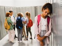 Shutterstock_2044430357_bullying in school_bulings skolā.jpg